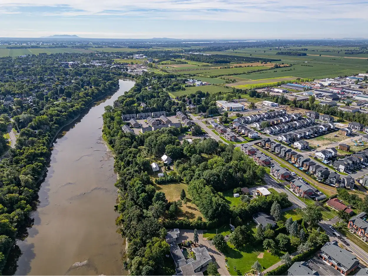 Panorama du secteur riverain de L'Assomption, dans Lanaudière